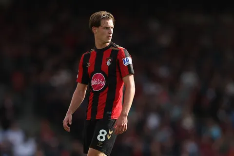 Chelsea mantiene el interés por Alex Scott, pero Bournemouth quiere retenerlo hasta el final de la temporada