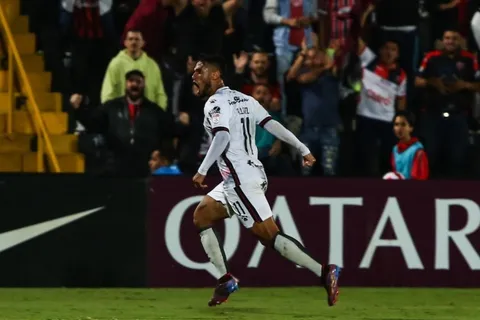 Alajuelense cumple el trámite ante el Real España y es el primer finalista de Liga Concacaf
