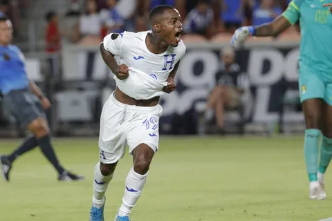 Honduras debuta con goleada 4-0 ante Granada [VIDEO]