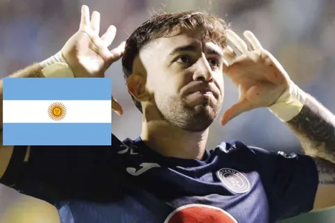 Agustín Auzmendi con la camisa de Motagua.