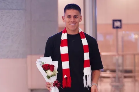 Ahora sí: Óscar Duarte muestra su nueva camiseta
