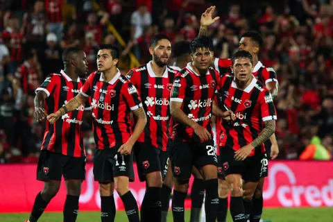 Alajuelense ficha a un futbolista que escapa de diferentes escándalos. (Foto: LDACr)
