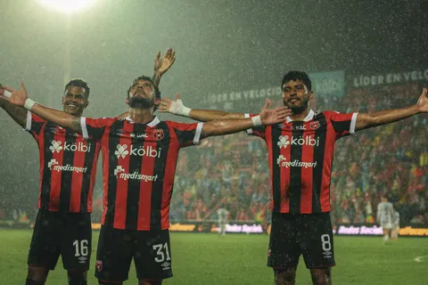 Fuerte pedido por parte de los socios de Alajuelense. (Foto: La Nación)