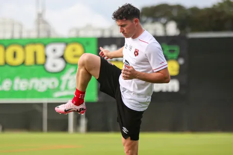 Bryan Oviedo se terminó inclinando por Alajuelense.