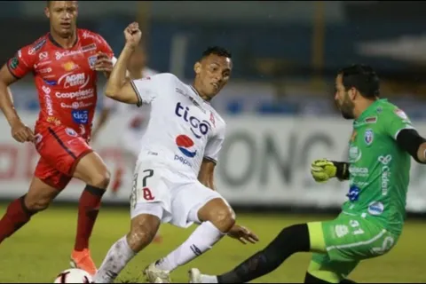Alianza pega primero y derrota a San Carlos por 2-0