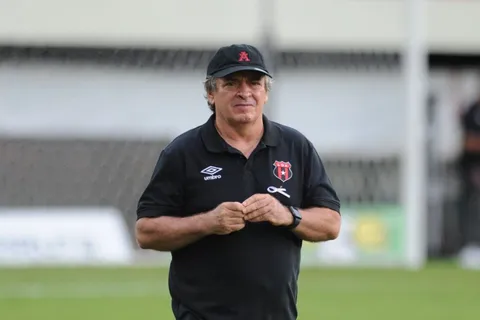 Machillo Ramírez recibe la peor noticia. (Foto: La Nación)