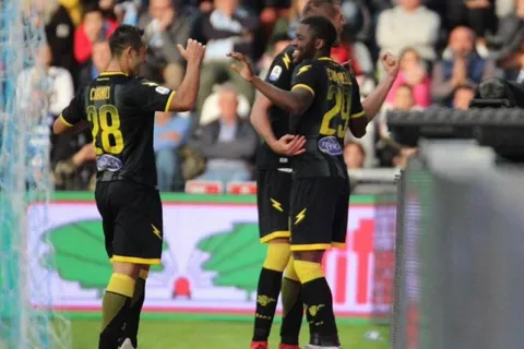 Joel Campbell brilla con asistencia en goleada de Frosinone