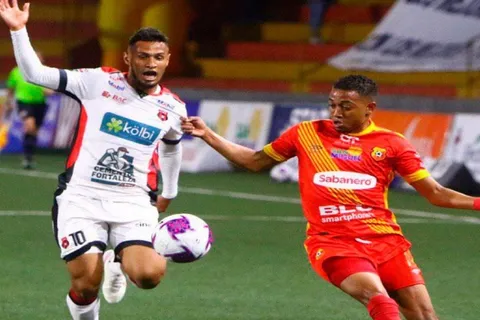 ¡La tercera fue la vencida! Alajuelense eliminó a Herediano y avanzó a la final