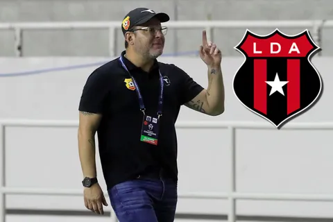 Jafet Soto le juega sucio a Alajuelense.