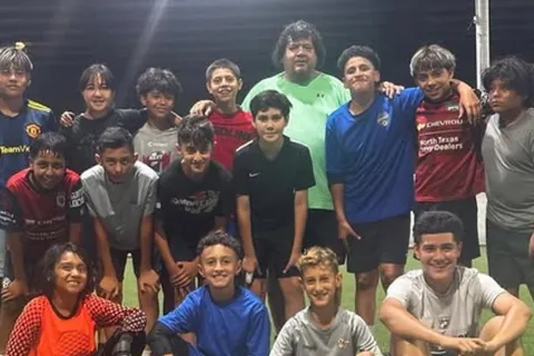 Una dura lesión le impidió ir al Mundial con Costa Rica, estuvo al borde de la muerte y hoy motiva a los jóvenes desde otro rol: "No me da pena decir lo que soy”