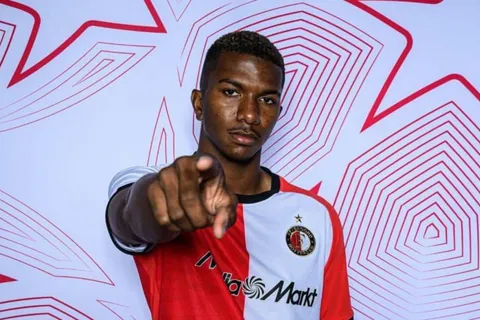 Lo dice Fabrizio Romano: Jeyland Mitchell se acerca a una liga grande de Europa
