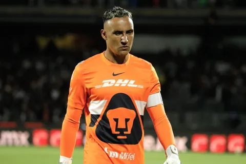 Keylor Navas reaccionó distinto al ser eliminado con Pumas. (Foto: Record)