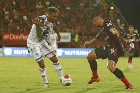 Alajuelense y Cartaginés vuelven a empatar y el campeón se definirá en la Gran Final