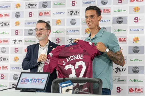 Justin Monge desea consolidarse en Saprissa y convertirse en el delantero de La Sele