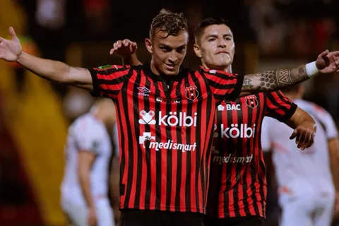 Alajuelense goleó a Puntarenas.