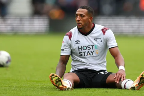Cambios drásticos en Derby County: Nathaniel Méndez-Laing recibe la noticia que confirma su futuro.