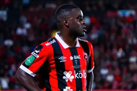 Joel Campbell vive un mal momento en Alajuelense. (Foto: La Teja)
