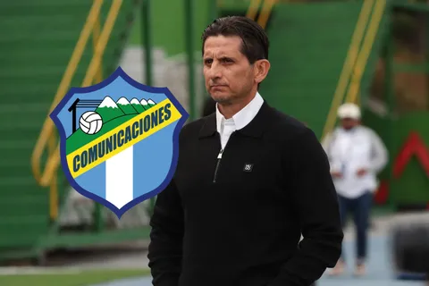Ronald González en Comunicaciones.