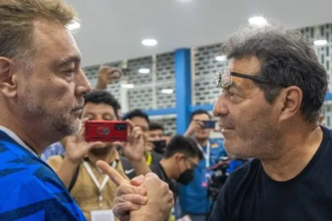 Periodista de El Salvador manda a callar a Hugo Pérez tras sus críticas al futbol de El Salvador