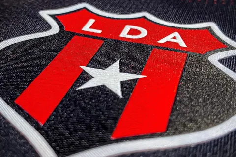 "Negociaciones avanzadas": Alajuelense se mueve para cerrar el mercado de fichajes con un refuerzo bomba