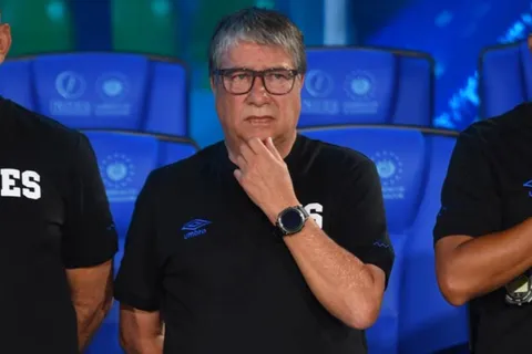 ¡Alarma en El Salvador! El Bolillo Gómez podría perder a uno de sus convocados para el inicio de la Eliminatoria Mundialista