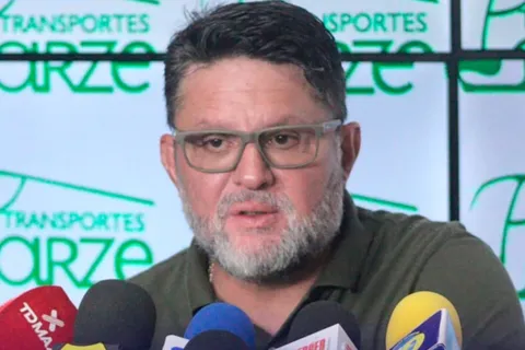 Fedefútbol expone a Jafet Soto. (Foto: La Nación)