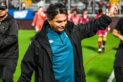 Vladimir Quesada tiene claro quien es el mejor. (Foto: Saprissa)
