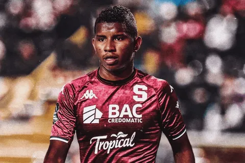Fidel Escobar rechazó jugar la Copa Libertadores para quedarse en el Saprissa