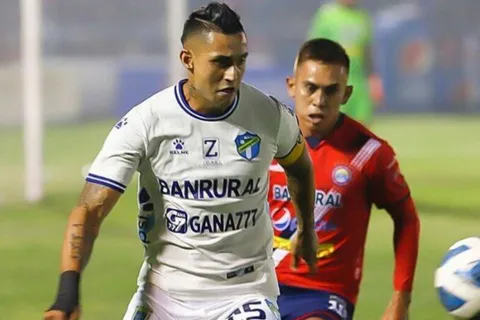 La vuelta de las semifinales entre Comunicaciones y Xelajú tiene terna arbitral confirmada