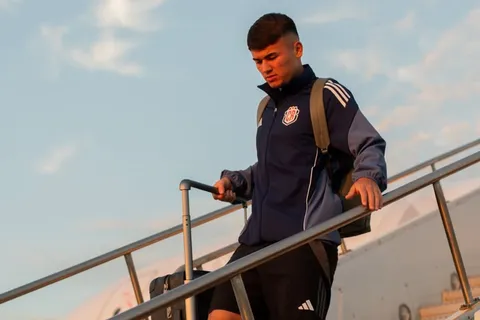 Manfred Ugalde prepara un gran anuncio. (Foto: Fedefútbol)