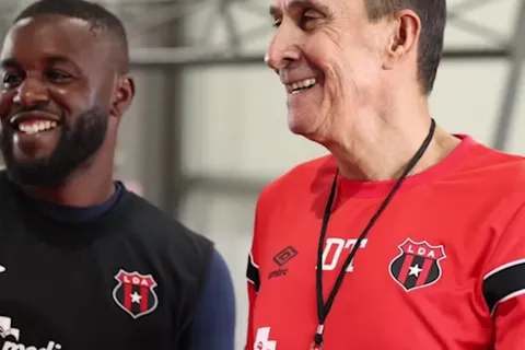 Joel Campbell comparte el análisis de Alexandre Guimaraes. (Foto: La Nación)