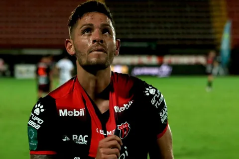 “No estamos contentos”: Jonathan Moya saca a la luz lo que más le preocupa a Guimaraes en Alajuelense
