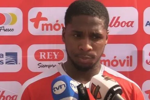 Armando Cooper: "No terminan un hospital y quieren curar el coronavirus"