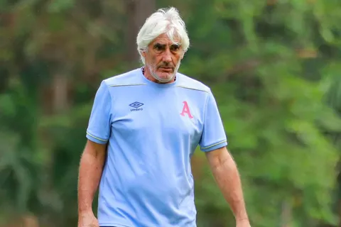 Ernesto Corti lanzó una fuerte crítica al futbol de El Salvador