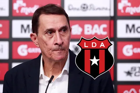 Alexandre Guimaraes en conferencia de prensa.