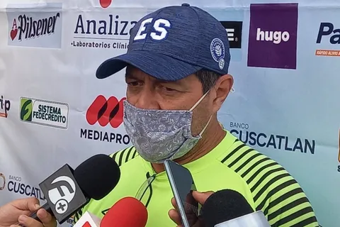 Hugo Pérez afirma que jugar ante Bolivia será bueno para El Salvador