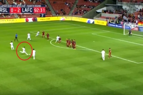 Fito Zelaya y un debut soñado: tiro al palo y ‘medio gol’ para su equipo
