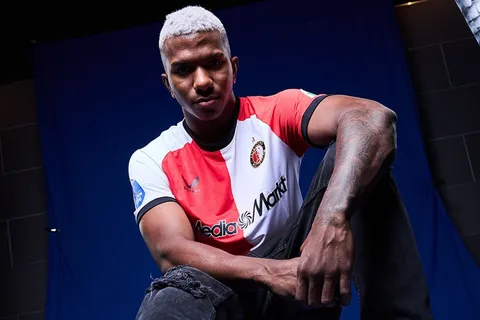 "¿Dónde está Mitchell?": preocupación en Feyenoord por la ausencia de Jeyland