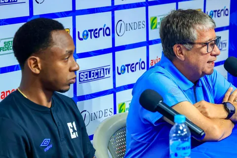 Brayan Gil deja inesperado halago para el Bolillo Gómez tras su regreso a El Salvador