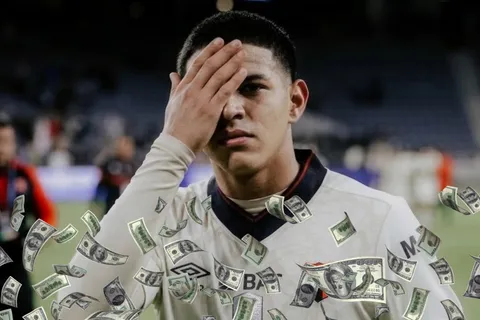 Alejandro Bran sufre una sanción económica.