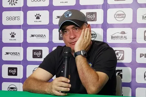 ¿Tirará la toalla? Willy Olivera fue contundente tras la derrota de Comunicaciones ante Municipal