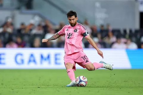 Messi quedó a tres goles de un récord histórico tras volver a marcar de tiro libre con Inter Miami