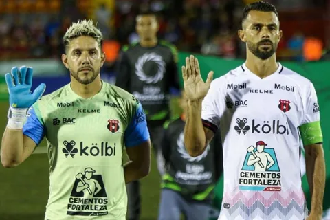 Leo Moreira lamenta partida de Pipo González: "Se fue el último liguista de cepa"