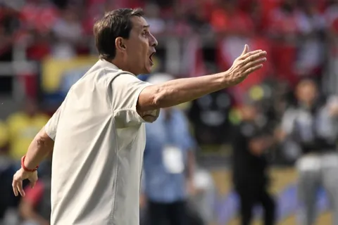 Alexandre Guimaraes se aleja de Alajuelense