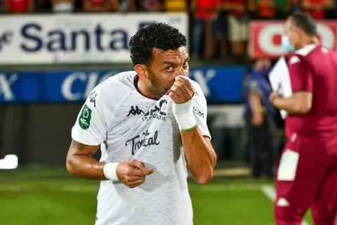 Afición morada se muestra dolida con la llegada de Barrantes a Cartaginés