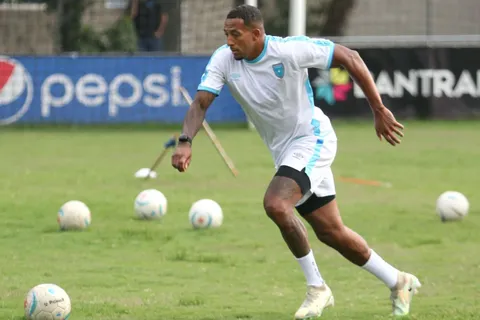 "Retiro": la respuesta al rumor sobre Nathaniel Méndez-Laing que consterna a Guatemala a horas del partido contra Panamá