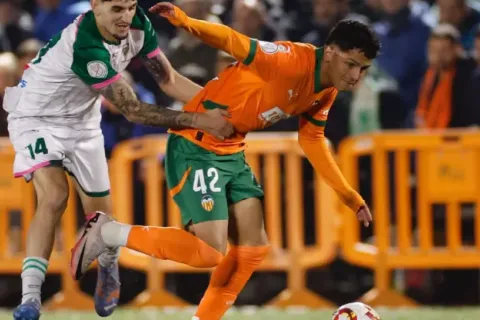 Se terminó el año: Warren Madrigal recibe la noticia sobre su lesión de rodilla