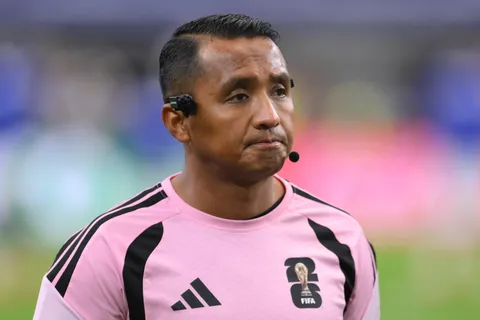 Iván Barton volvió a pitar en El Salvador tras el Mundial 2026 y la reacción de la afición sorprendió a todos