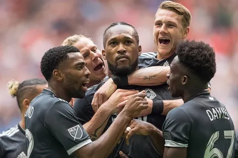 Kendall Waston se desató en empate del Whitecaps