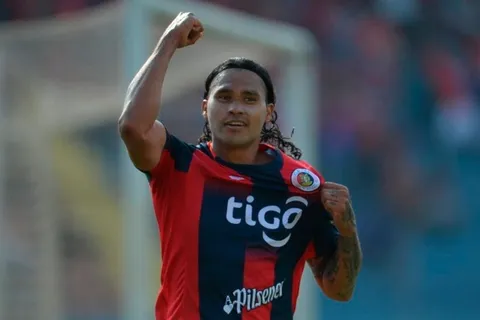 La situación de Carlos "Gullit" Peña de cara a la final que FAS jugará contra Alianza